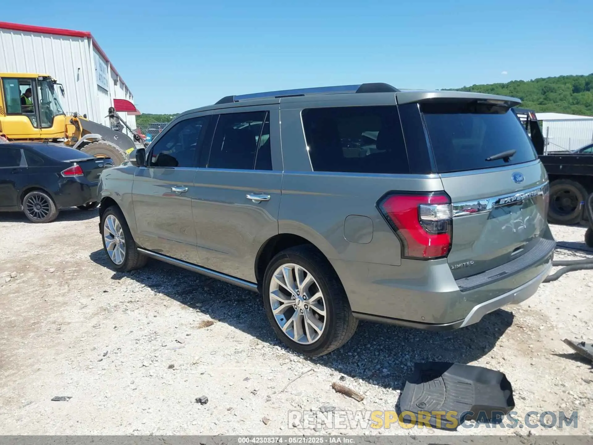 3 Photograph of a damaged car 1FMJU2AT4KEA26440 FORD EXPEDITION 2019