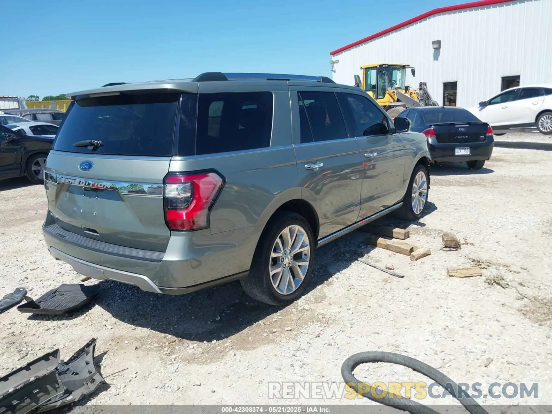 4 Photograph of a damaged car 1FMJU2AT4KEA26440 FORD EXPEDITION 2019