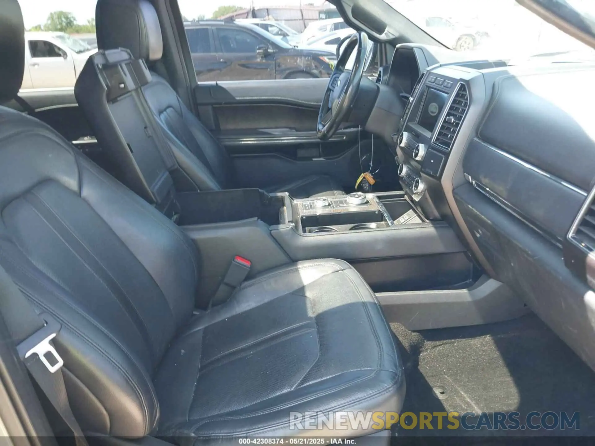 5 Photograph of a damaged car 1FMJU2AT4KEA26440 FORD EXPEDITION 2019