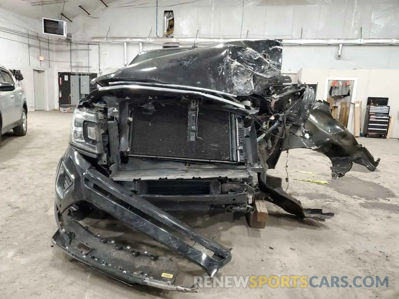 5 Photograph of a damaged car 1FMJU2AT6KEA00048 FORD EXPEDITION 2019