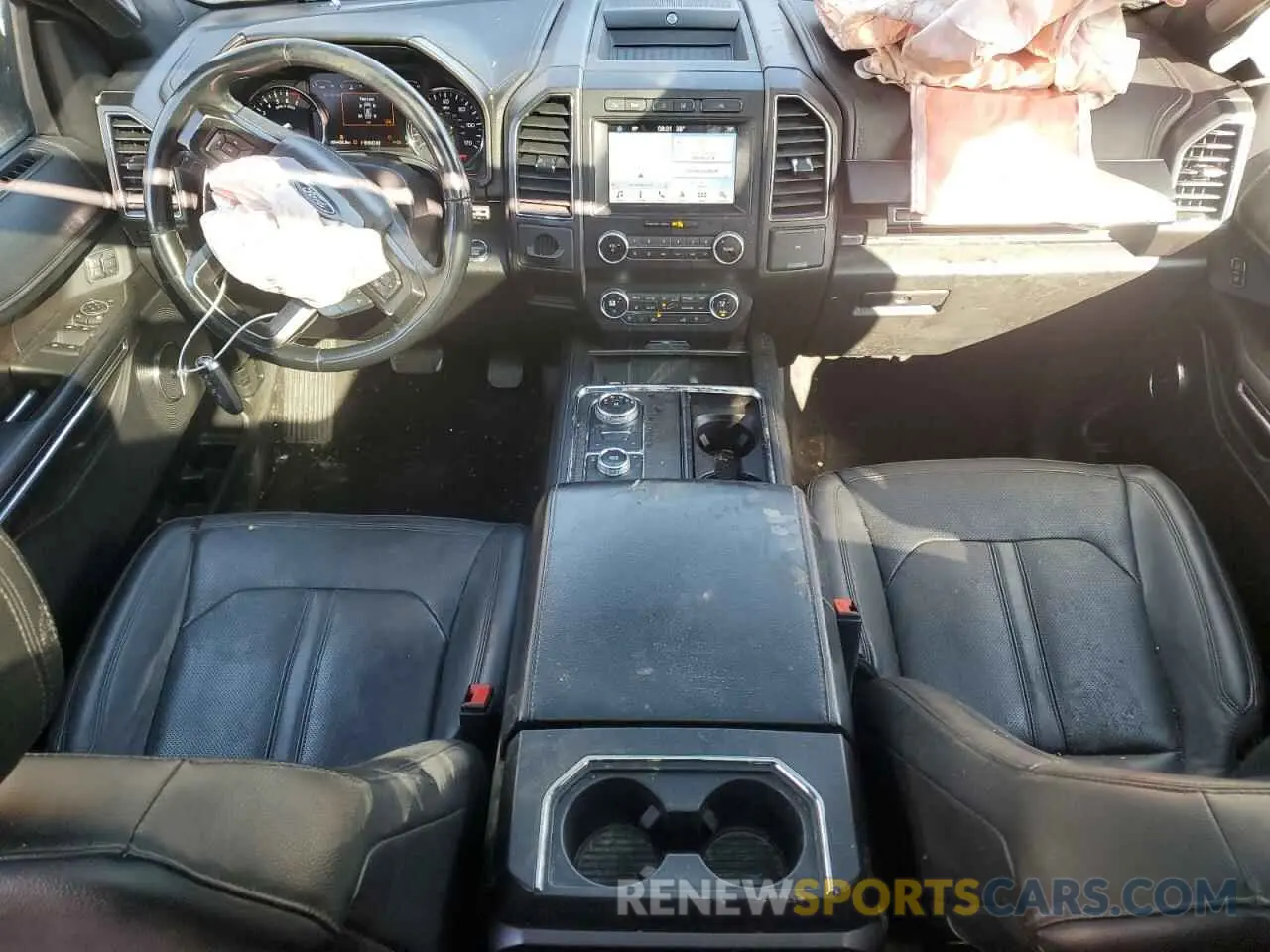 8 Photograph of a damaged car 1FMJU2AT6KEA00048 FORD EXPEDITION 2019