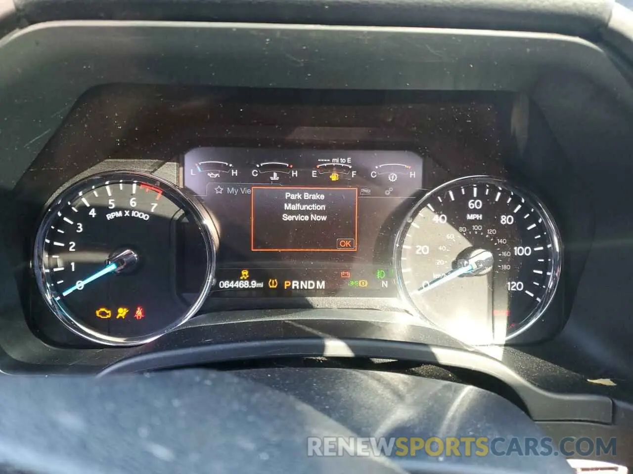 9 Photograph of a damaged car 1FMJU2AT6KEA00048 FORD EXPEDITION 2019
