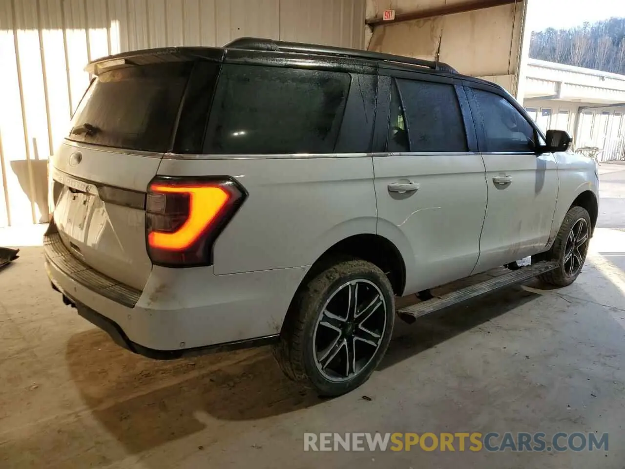 3 Photograph of a damaged car 1FMJU2AT9KEA54234 FORD EXPEDITION 2019