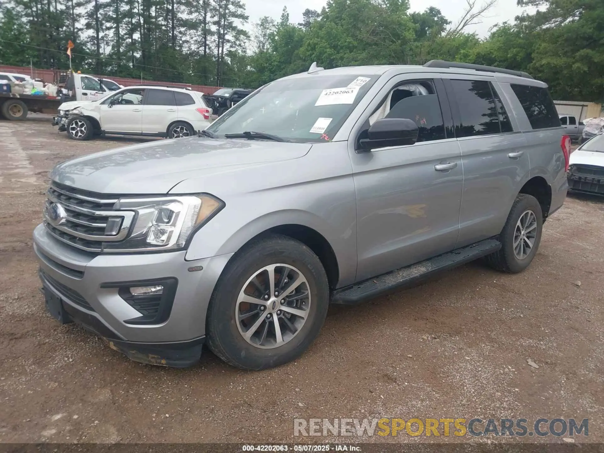 2 Photograph of a damaged car 1FMJU1FT8LEA72065 FORD EXPEDITION 2020