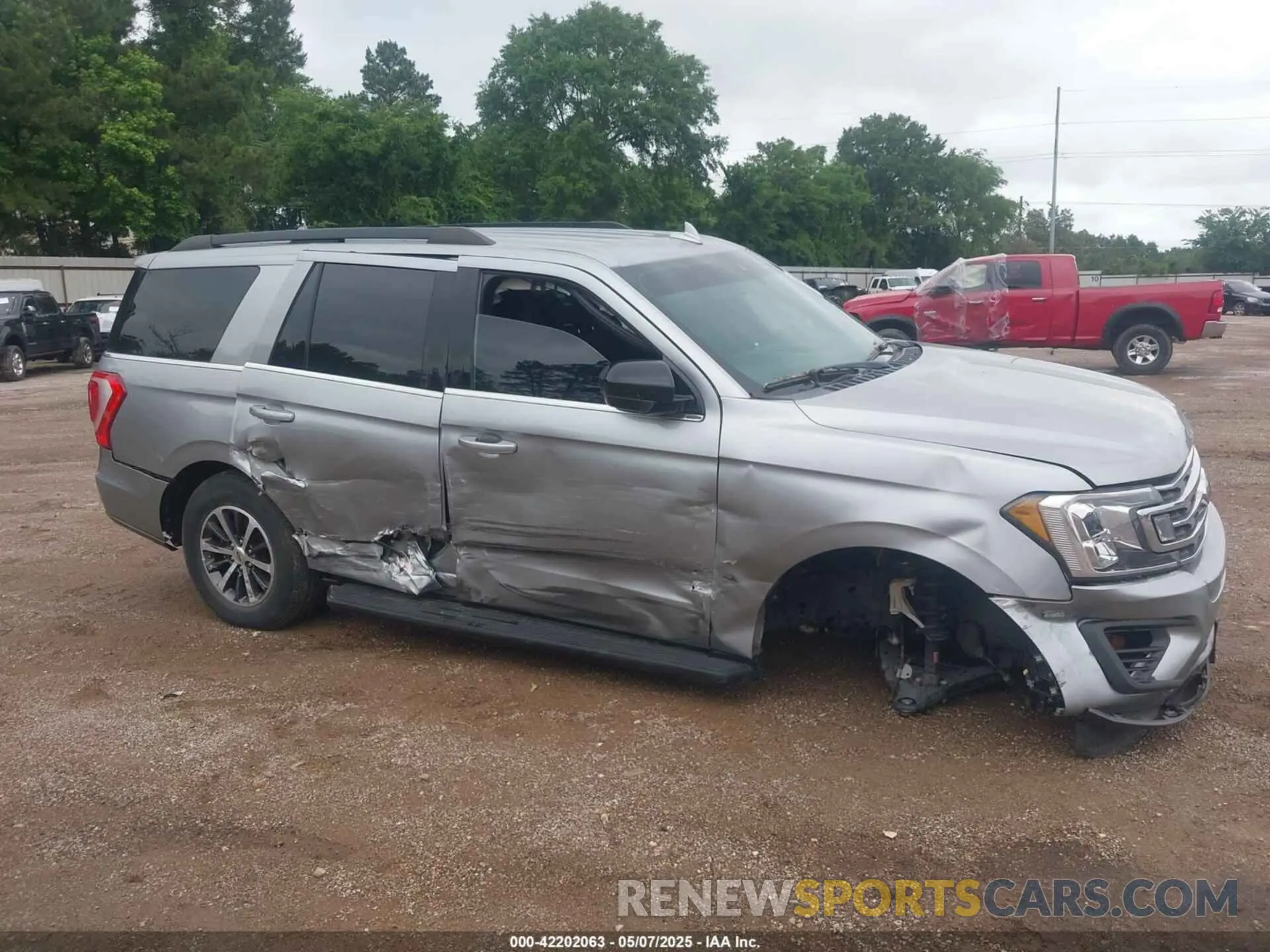 6 Photograph of a damaged car 1FMJU1FT8LEA72065 FORD EXPEDITION 2020