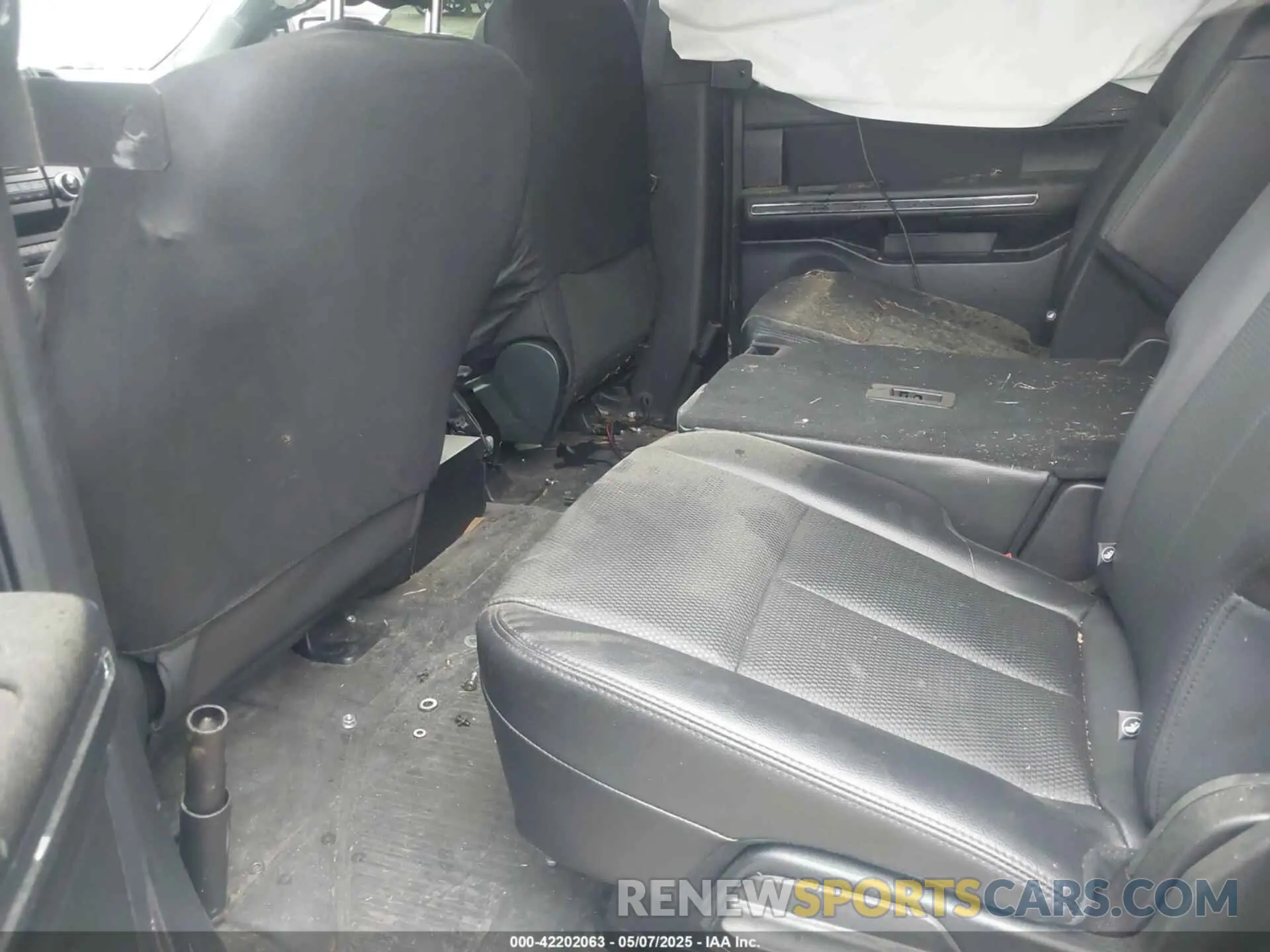 8 Photograph of a damaged car 1FMJU1FT8LEA72065 FORD EXPEDITION 2020