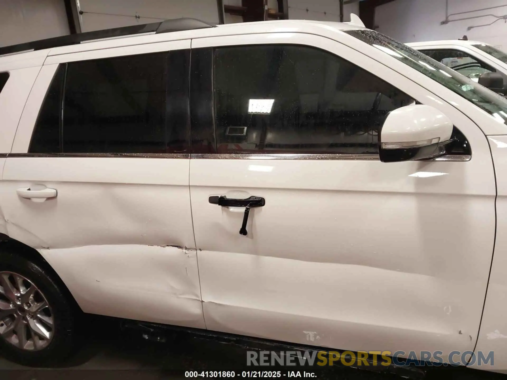 13 Photograph of a damaged car 1FMJU1HT1LEA79193 FORD EXPEDITION 2020