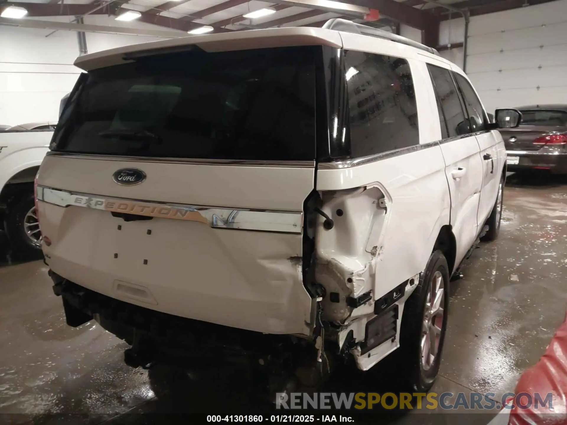 4 Photograph of a damaged car 1FMJU1HT1LEA79193 FORD EXPEDITION 2020