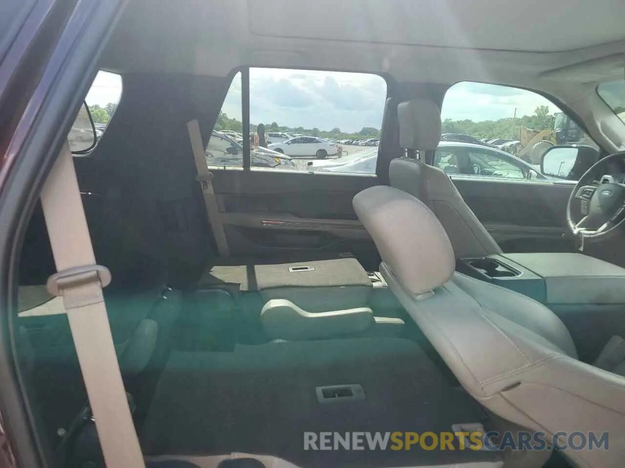 10 Photograph of a damaged car 1FMJU1HT6LEA25856 FORD EXPEDITION 2020