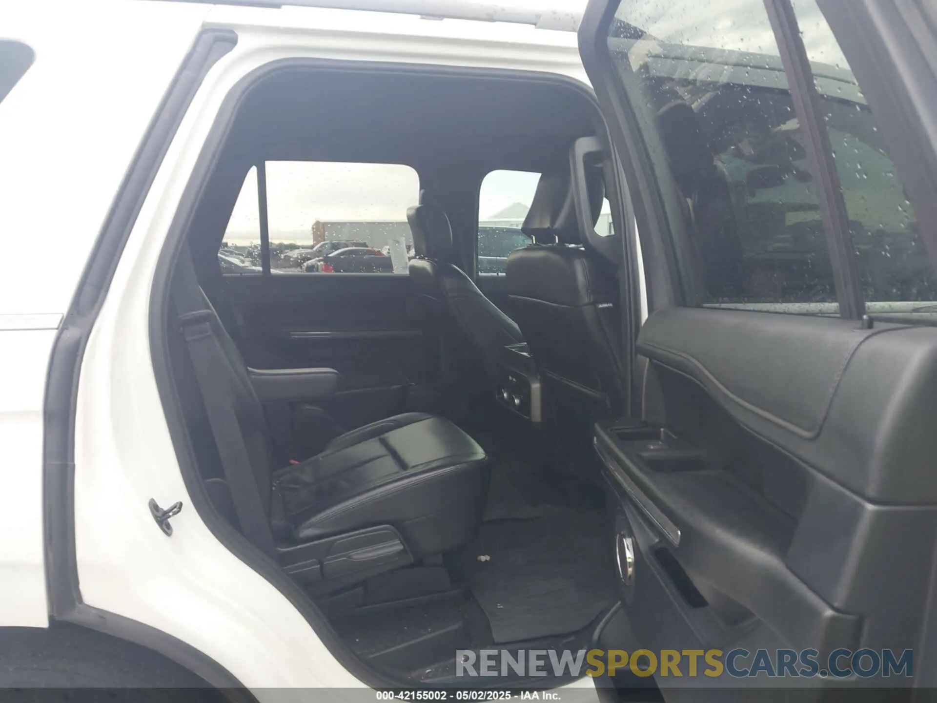 8 Photograph of a damaged car 1FMJU1HT7LEA80672 FORD EXPEDITION 2020