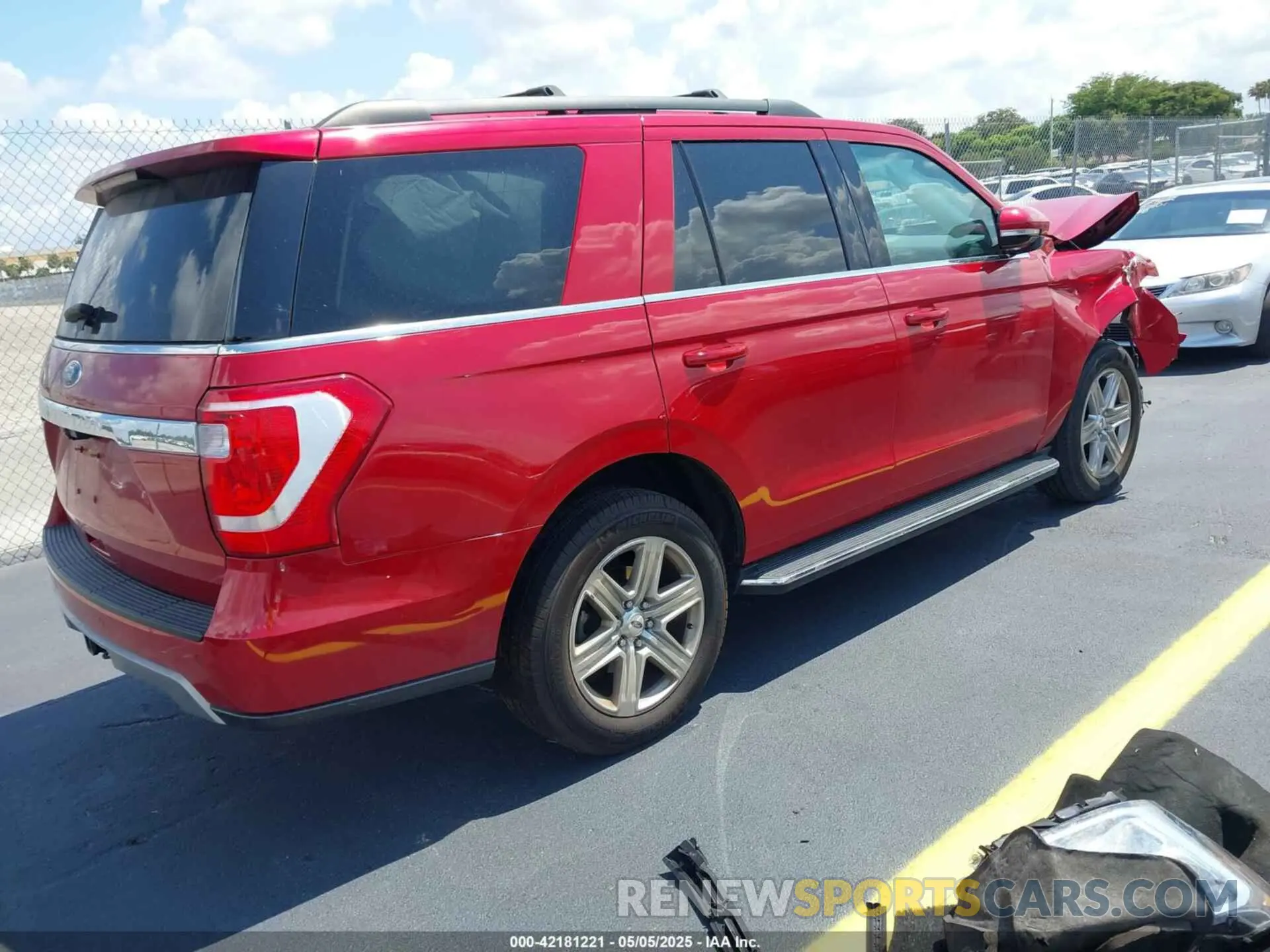 4 Photograph of a damaged car 1FMJU1HTXLEA74798 FORD EXPEDITION 2020