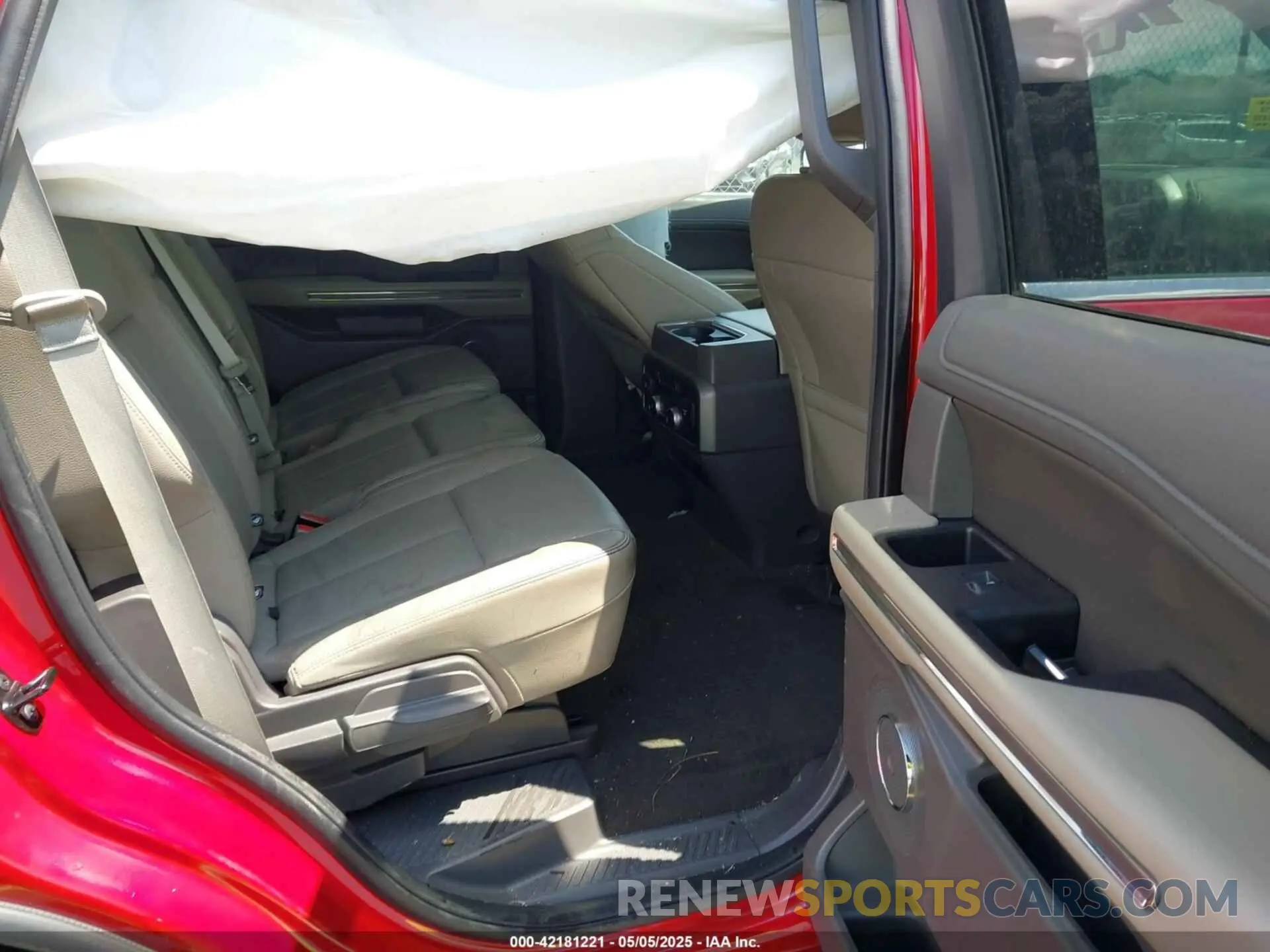 8 Photograph of a damaged car 1FMJU1HTXLEA74798 FORD EXPEDITION 2020