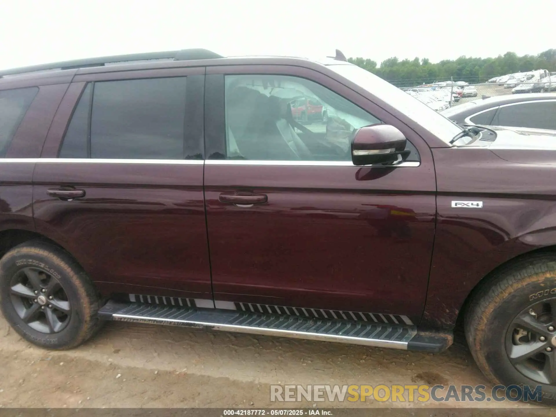 13 Photograph of a damaged car 1FMJU1JT0LEA07072 FORD EXPEDITION 2020