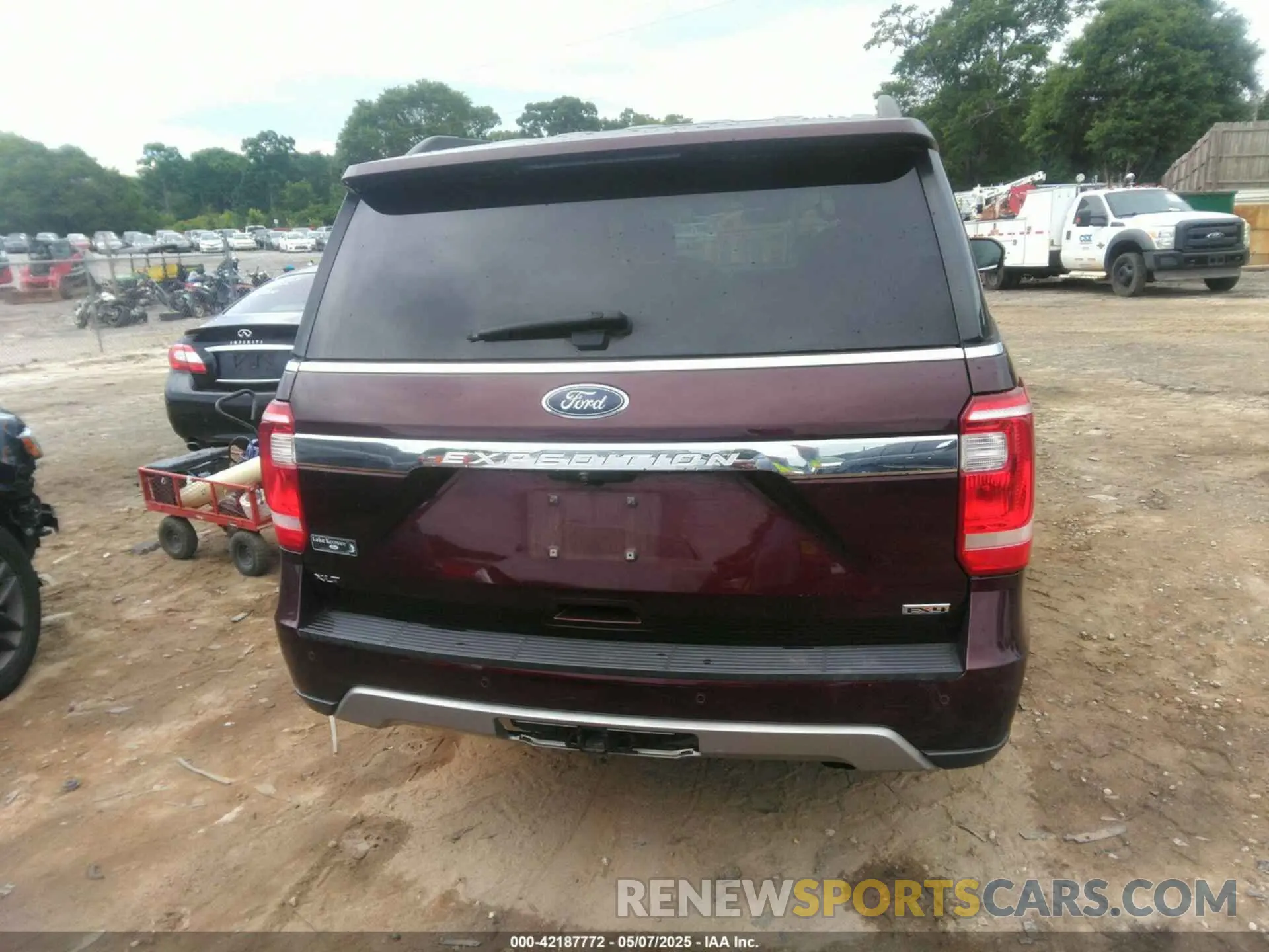 16 Photograph of a damaged car 1FMJU1JT0LEA07072 FORD EXPEDITION 2020