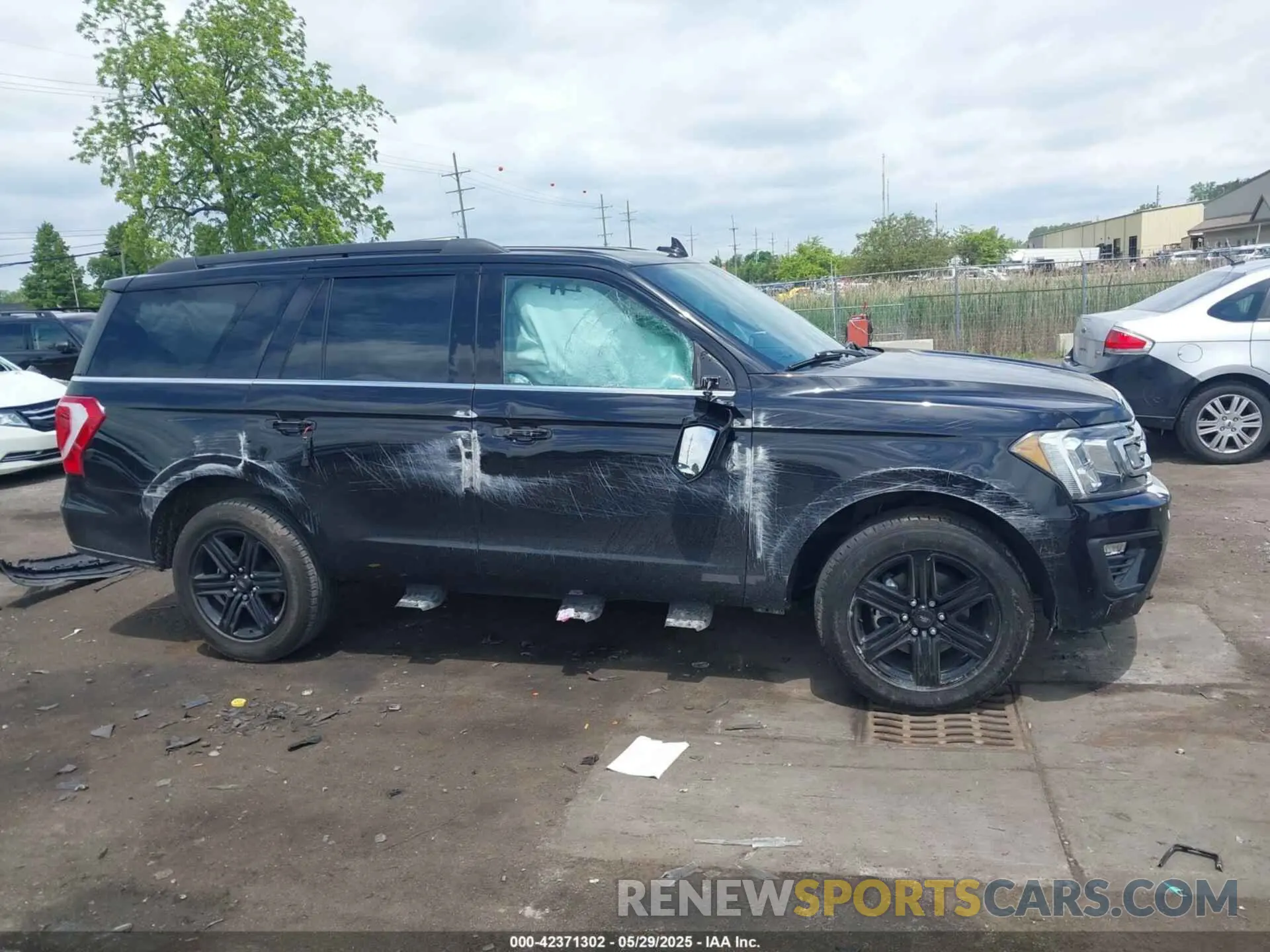 12 Photograph of a damaged car 1FMJU1JTXLEA63519 FORD EXPEDITION 2020