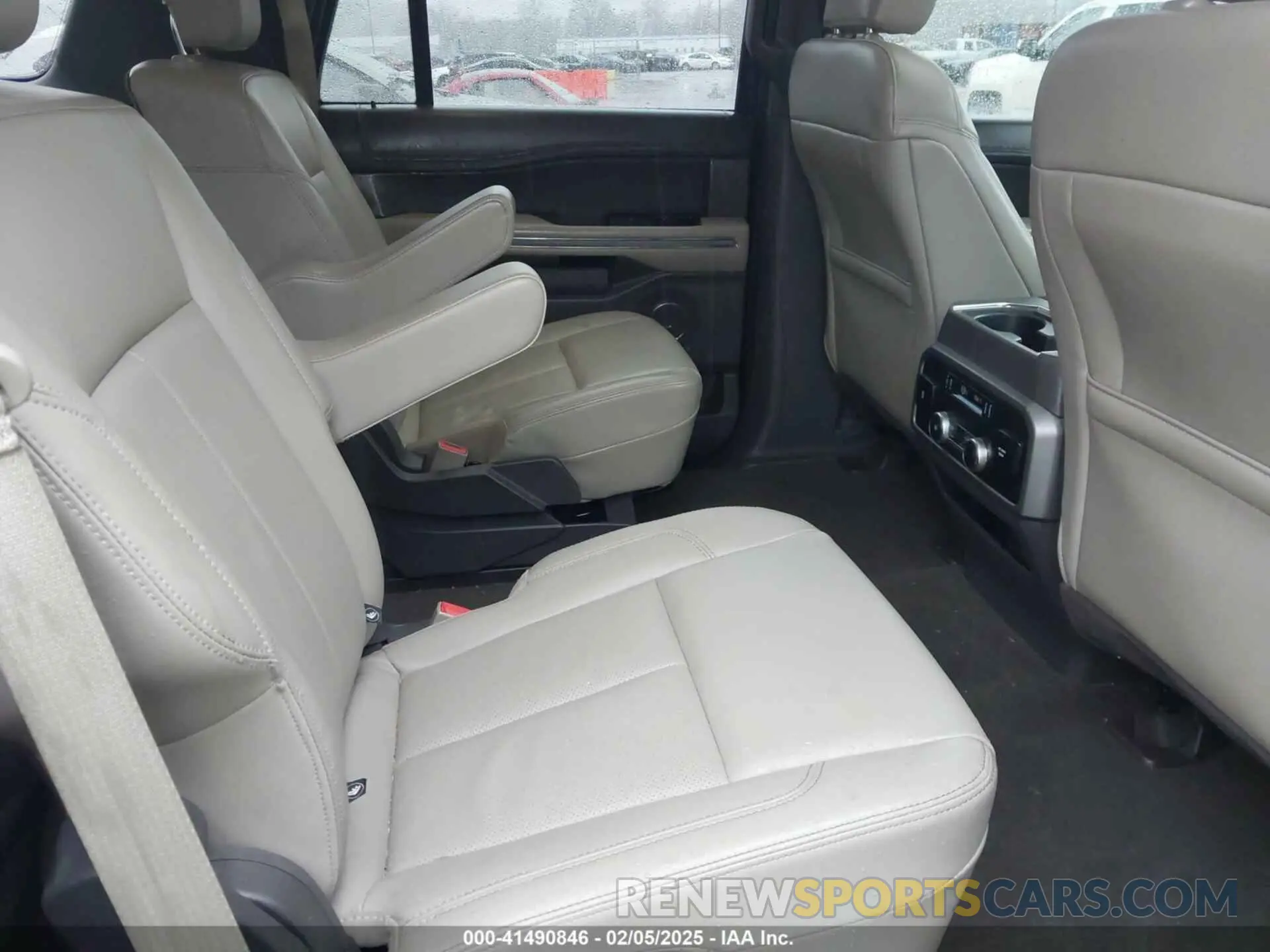 8 Photograph of a damaged car 1FMJU1JTXLEA83642 FORD EXPEDITION 2020