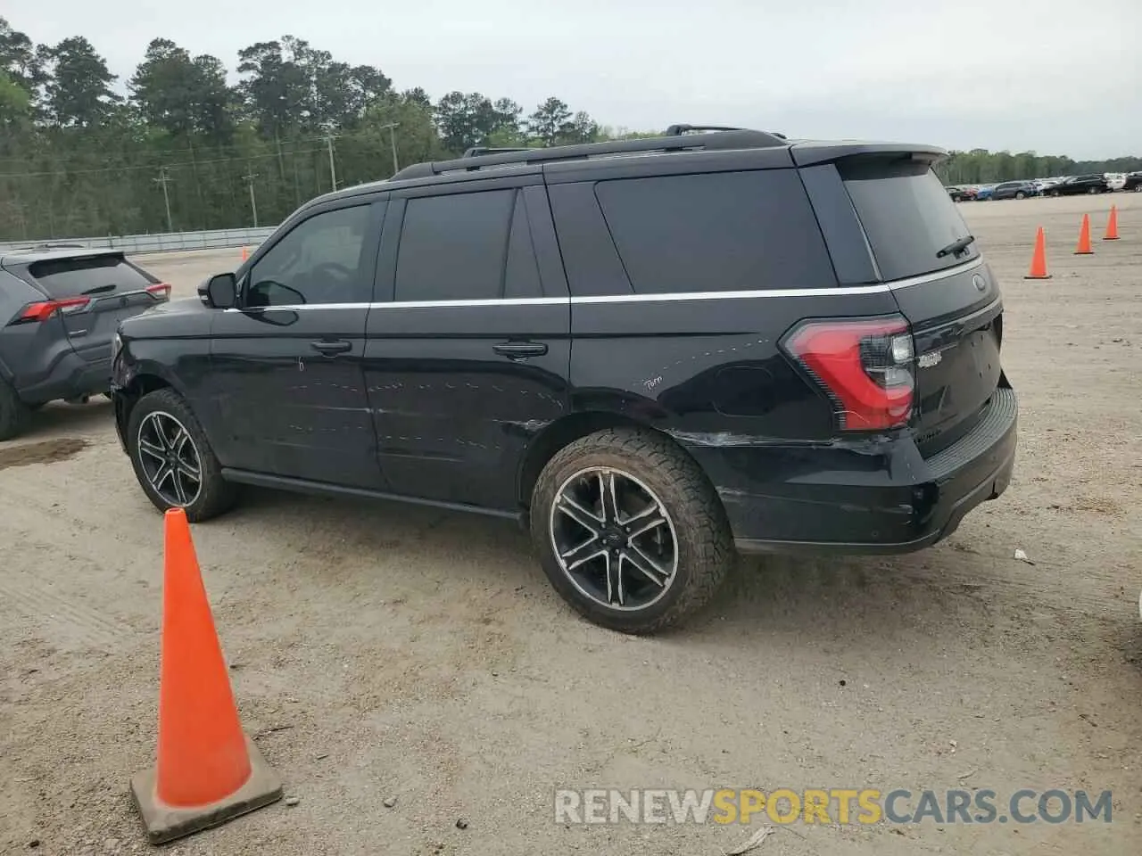 2 Photograph of a damaged car 1FMJU1KT2LEA00882 FORD EXPEDITION 2020