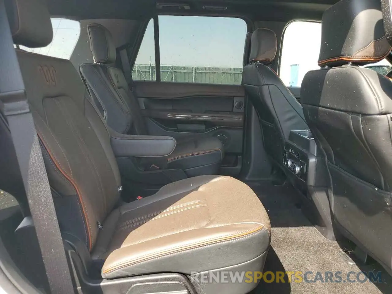 11 Photograph of a damaged car 1FMJU1PT0LEA72513 FORD EXPEDITION 2020