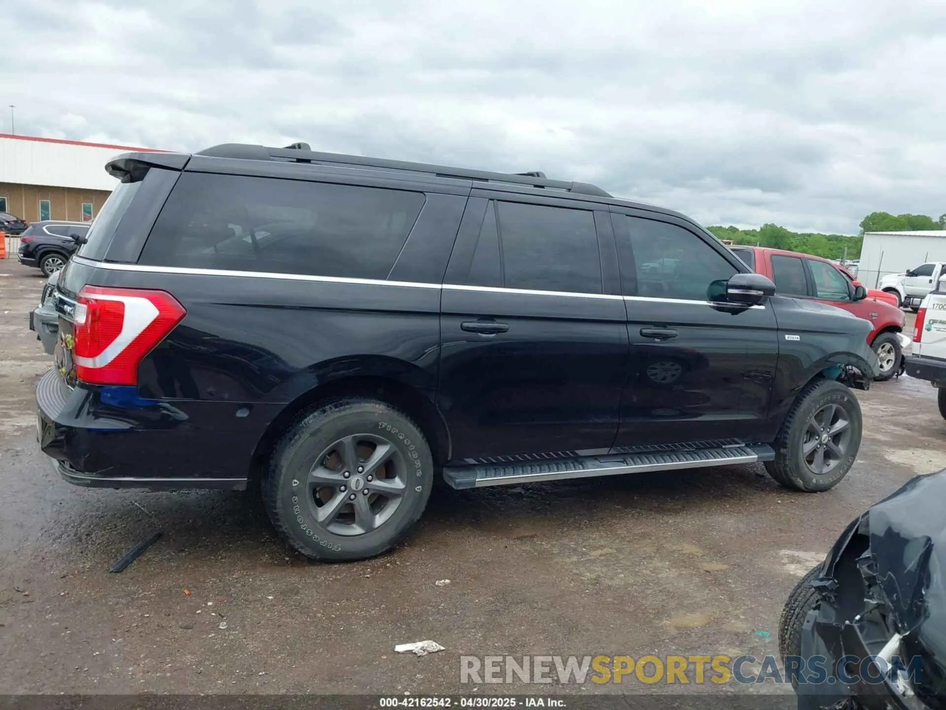 14 Photograph of a damaged car 1FMJK1JT1MEA56045 FORD EXPEDITION 2021