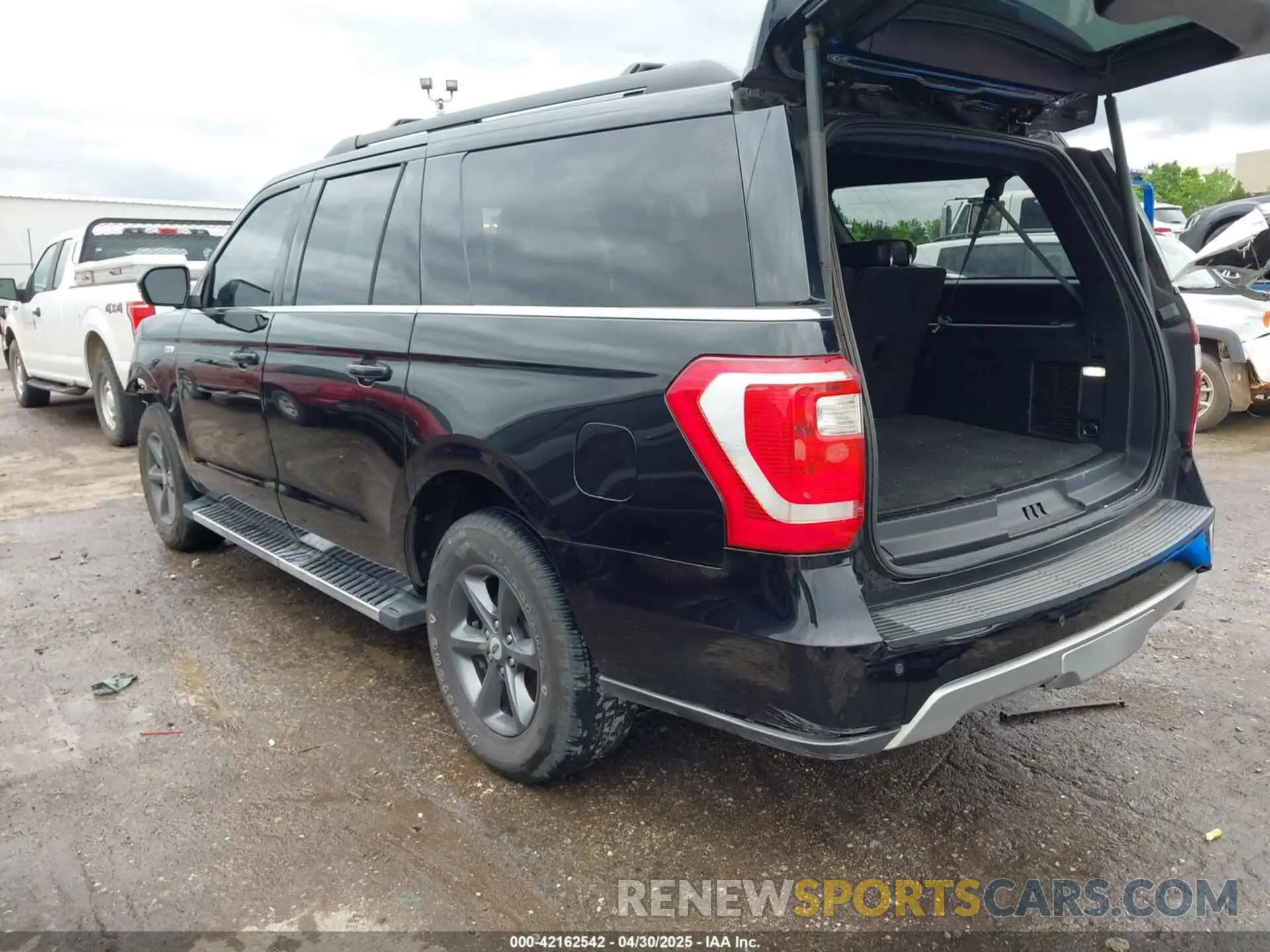 3 Photograph of a damaged car 1FMJK1JT1MEA56045 FORD EXPEDITION 2021
