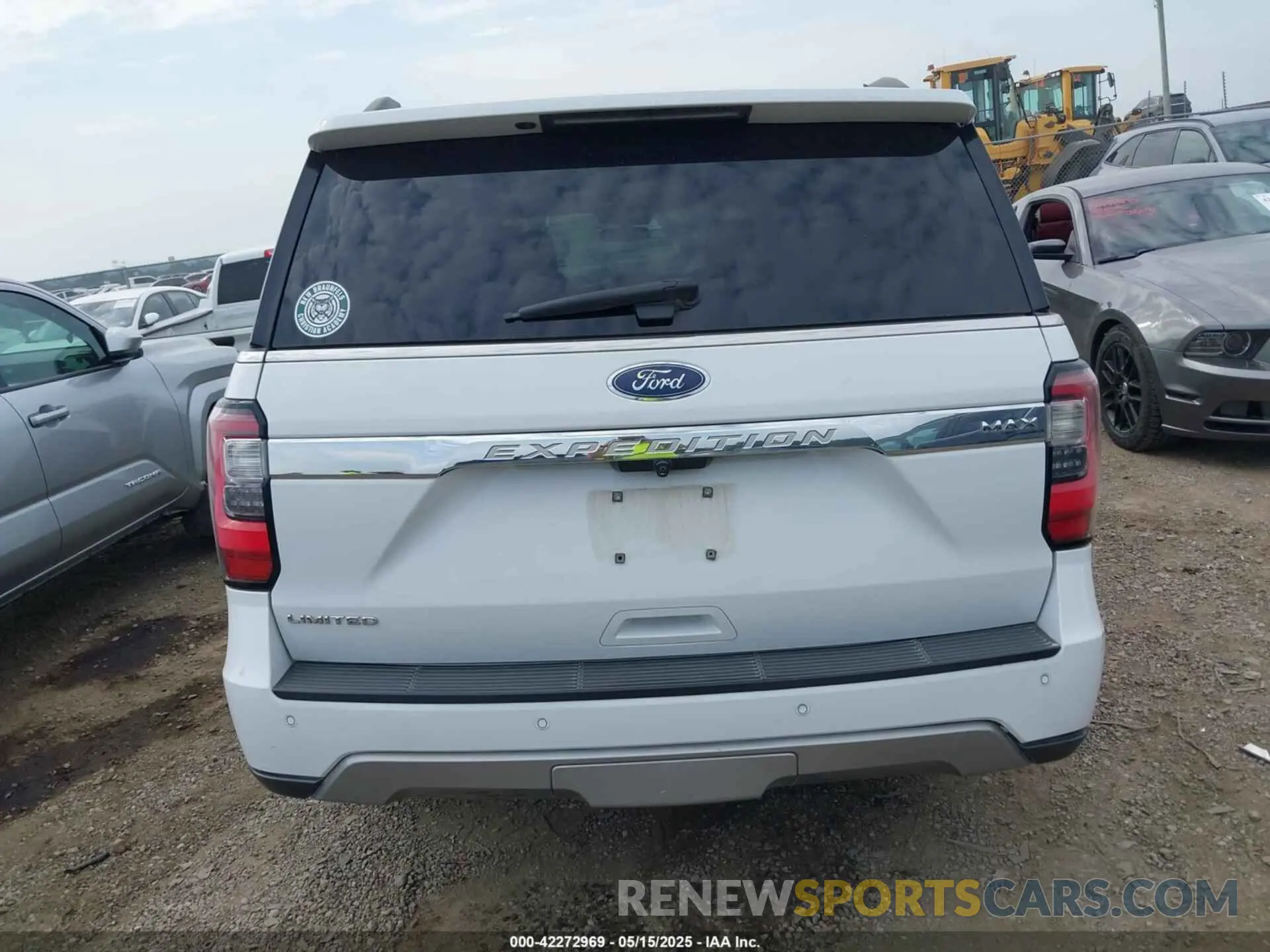 17 Photograph of a damaged car 1FMJK1KT8MEA18505 FORD EXPEDITION 2021