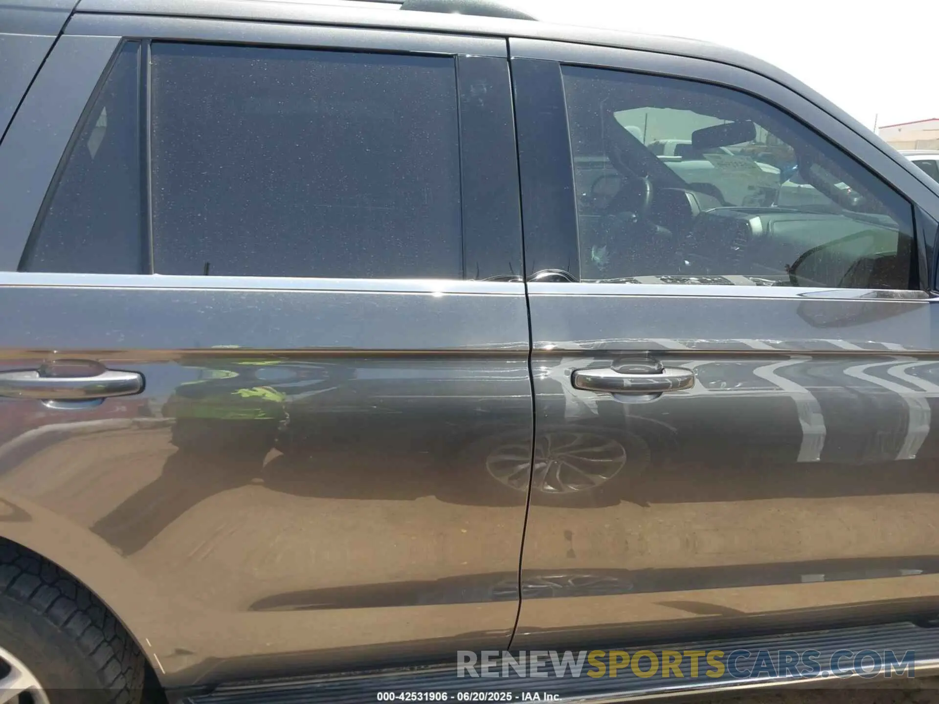 13 Photograph of a damaged car 1FMJU1HT5MEA53746 FORD EXPEDITION 2021