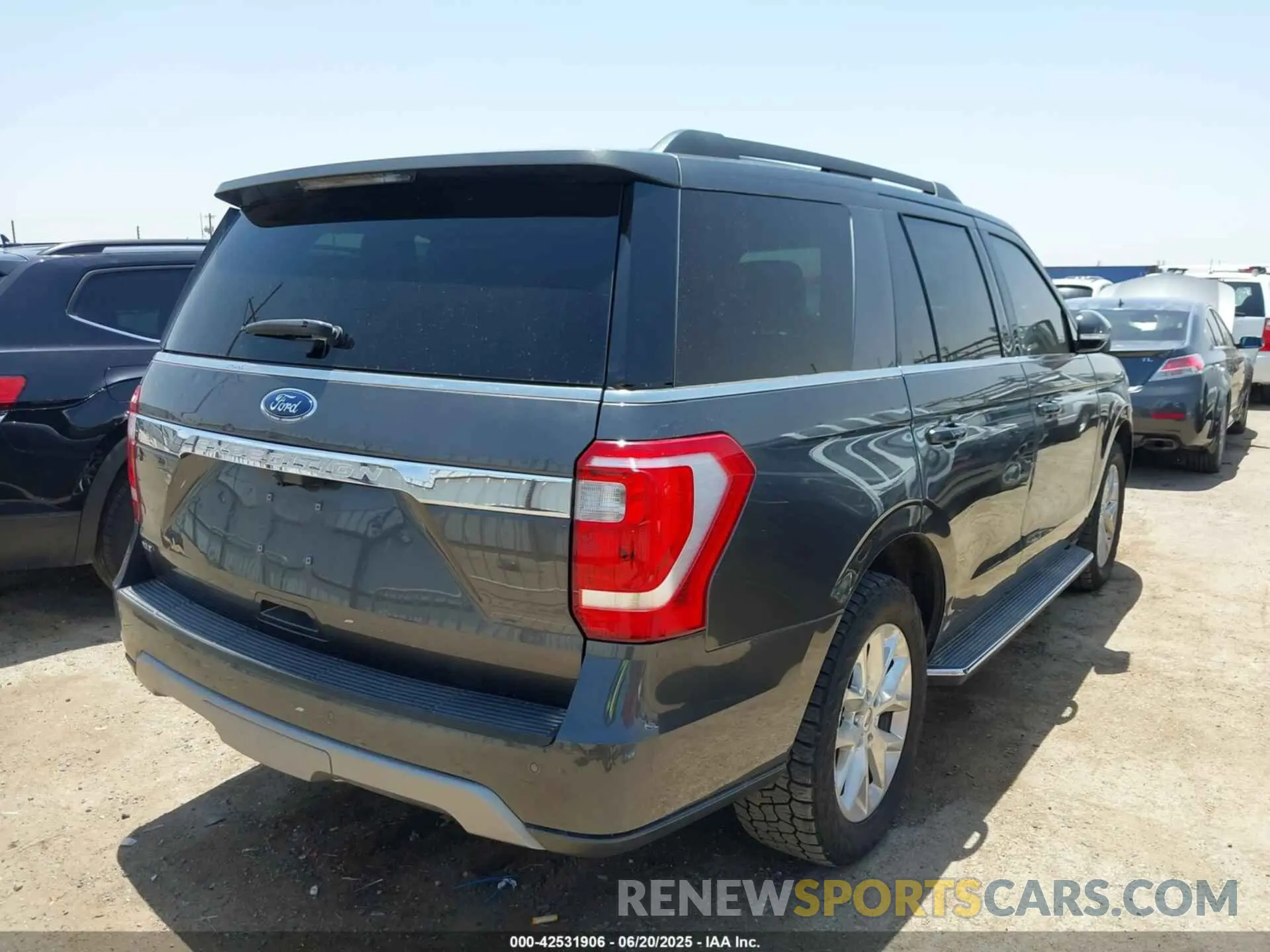 4 Photograph of a damaged car 1FMJU1HT5MEA53746 FORD EXPEDITION 2021
