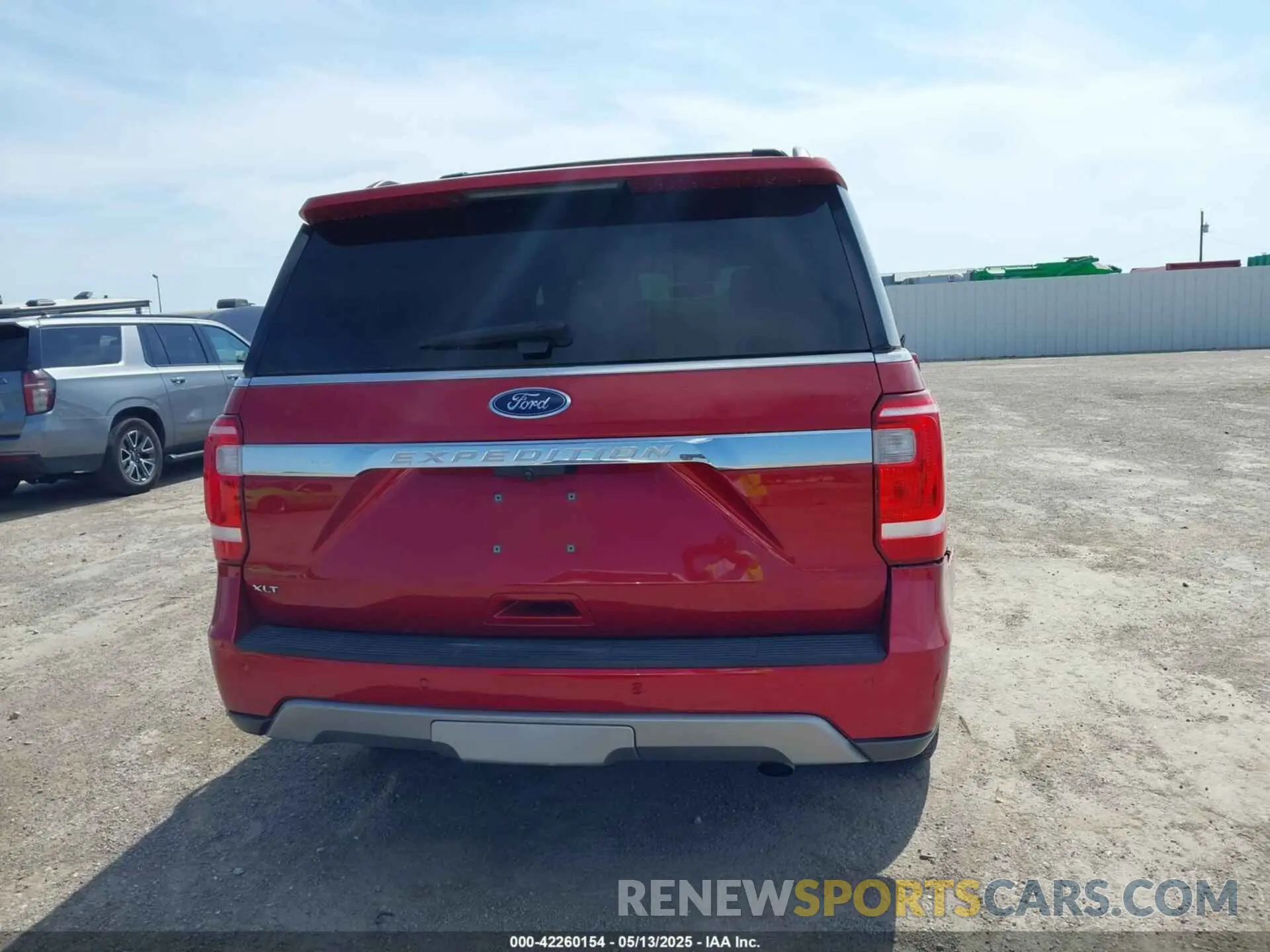 17 Photograph of a damaged car 1FMJU1JT0MEA01905 FORD EXPEDITION 2021
