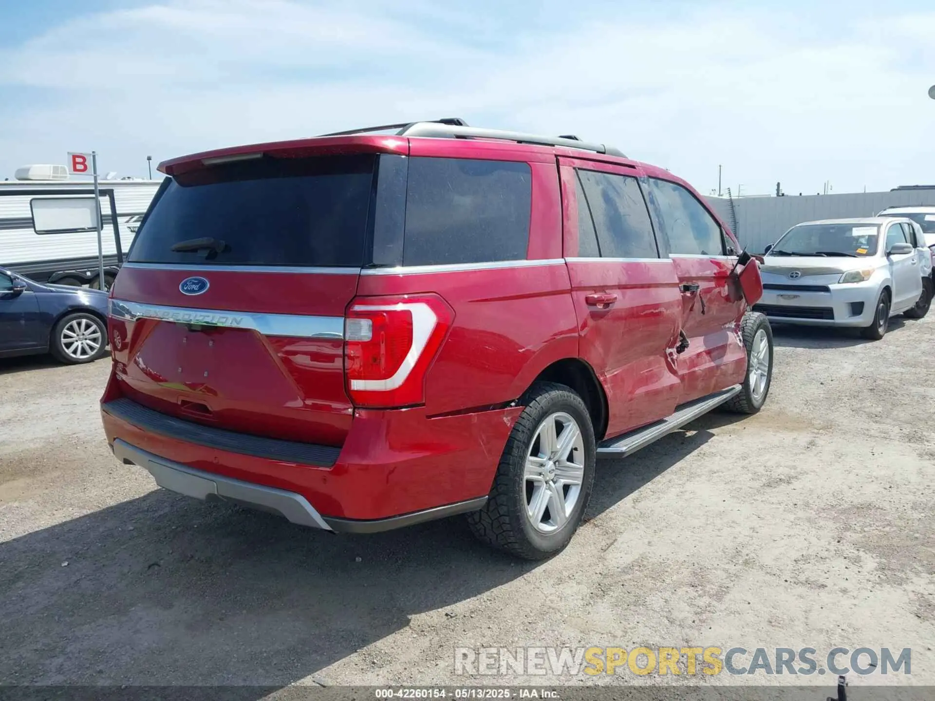 4 Photograph of a damaged car 1FMJU1JT0MEA01905 FORD EXPEDITION 2021