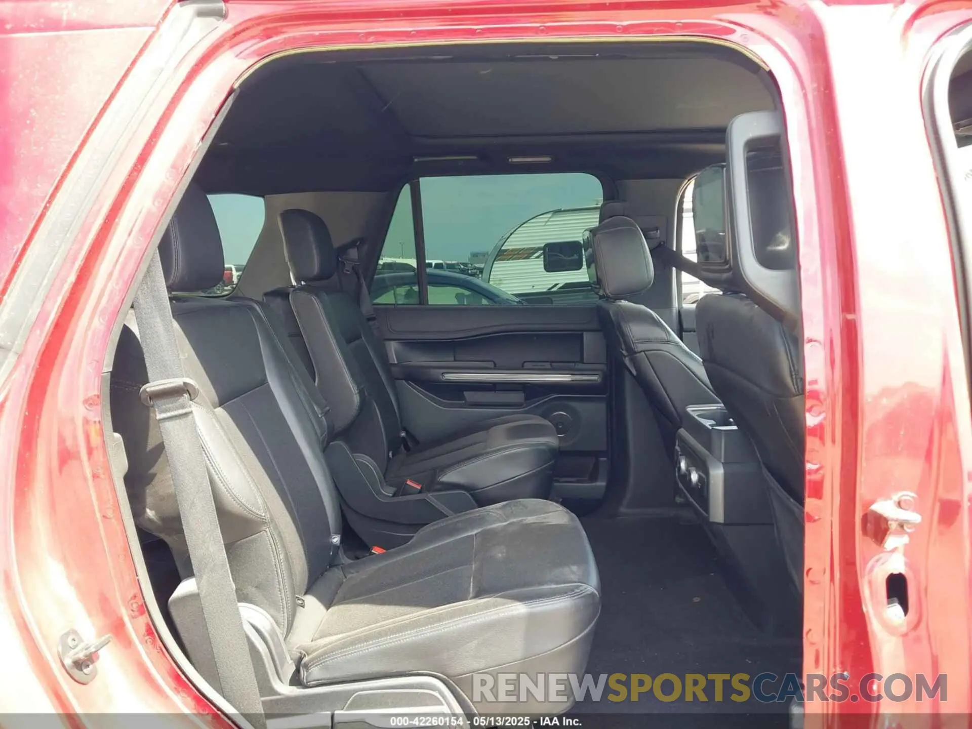 8 Photograph of a damaged car 1FMJU1JT0MEA01905 FORD EXPEDITION 2021