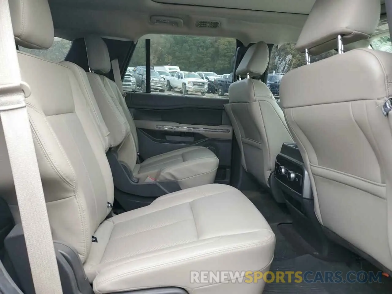 11 Photograph of a damaged car 1FMJU1JT6MEA61056 FORD EXPEDITION 2021