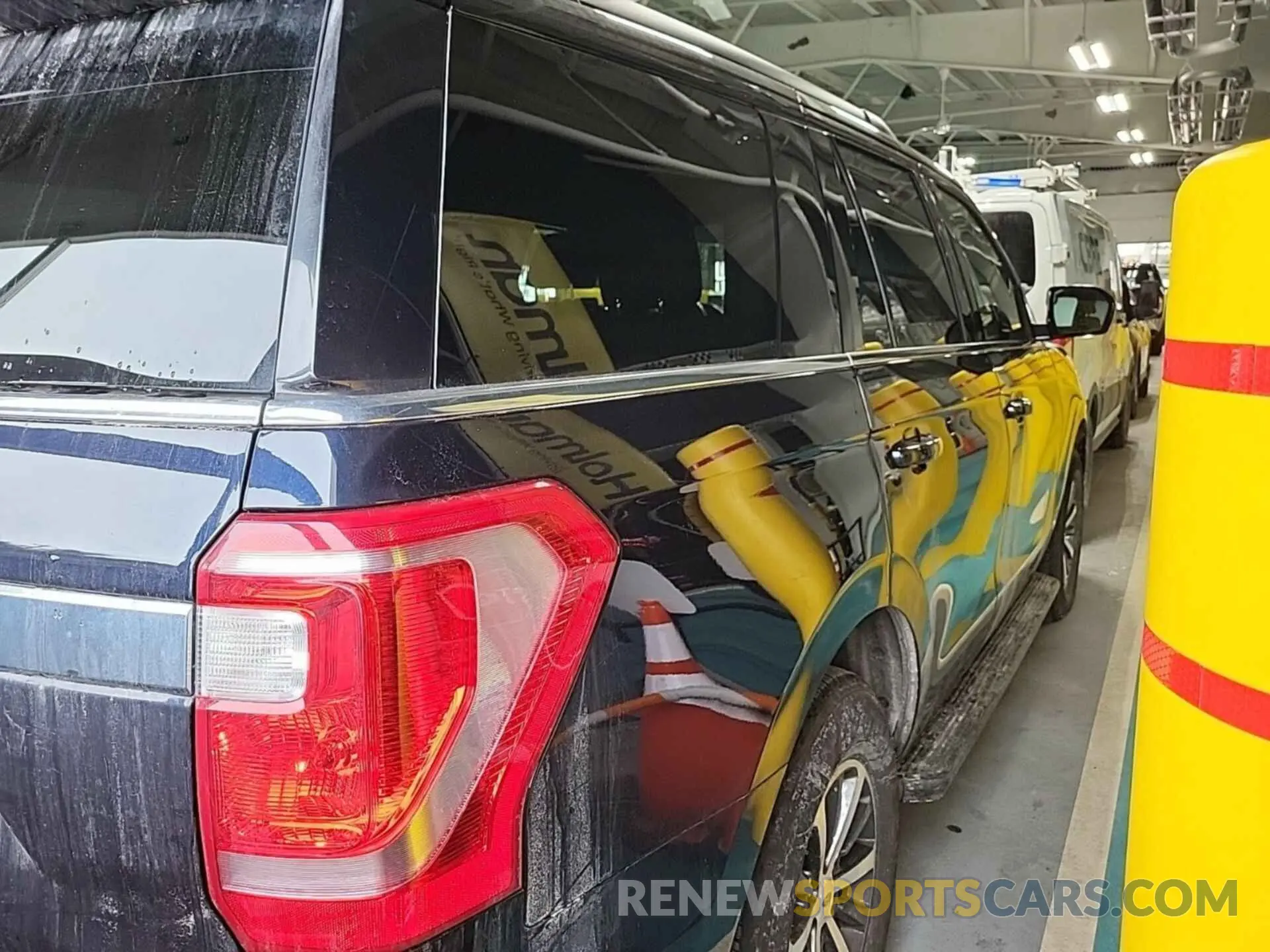 2 Photograph of a damaged car 1FMJU1JT6MEA85292 FORD EXPEDITION 2021
