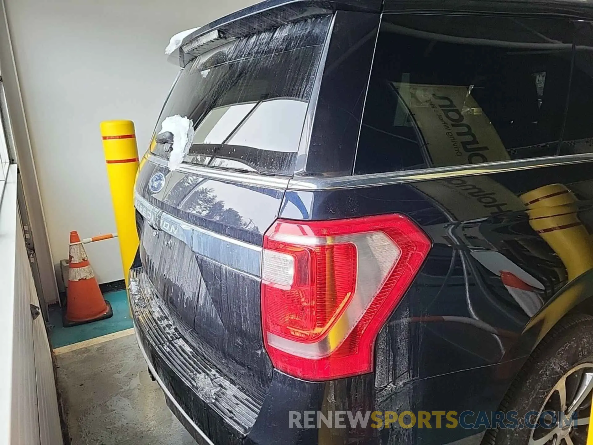 3 Photograph of a damaged car 1FMJU1JT6MEA85292 FORD EXPEDITION 2021