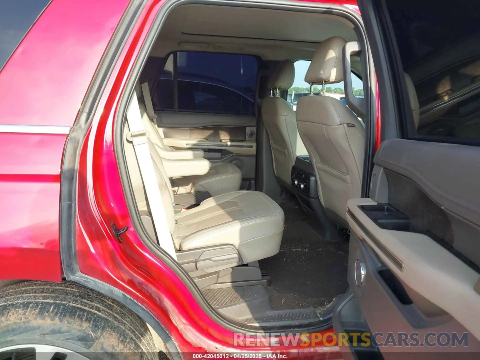8 Photograph of a damaged car 1FMJU1KT4MEA56128 FORD EXPEDITION 2021