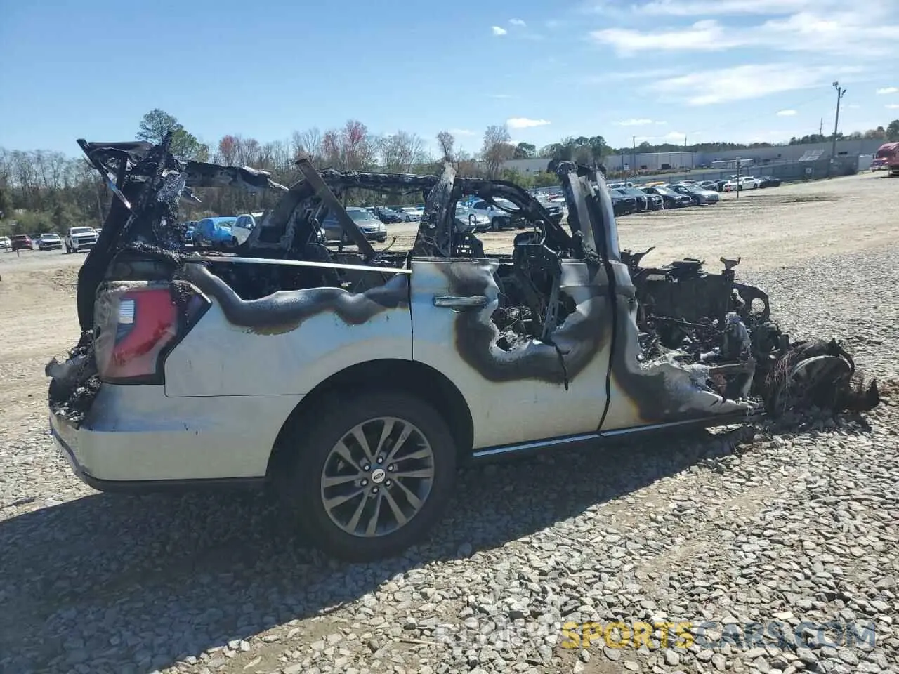 3 Photograph of a damaged car 1FMJU1KT8MEA65852 FORD EXPEDITION 2021
