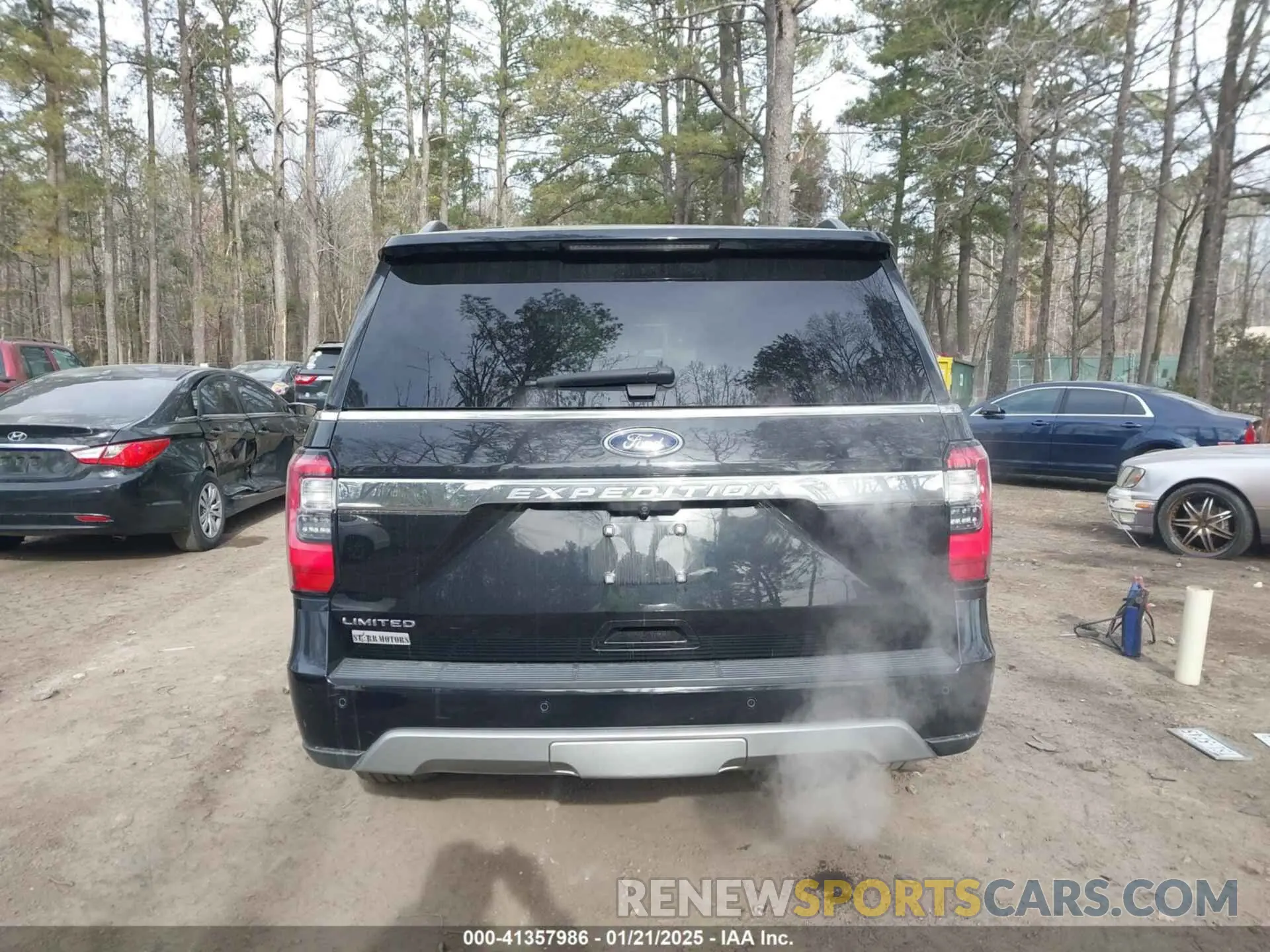 16 Photograph of a damaged car 1FMJU2AT6MEA69261 FORD EXPEDITION 2021