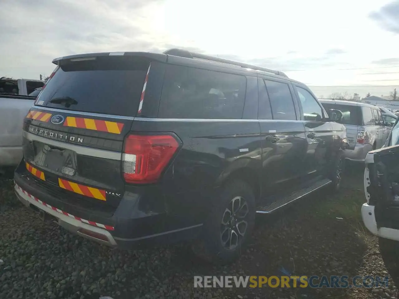 3 Photograph of a damaged car 1FMJK1JTXNEA27256 FORD EXPEDITION 2022