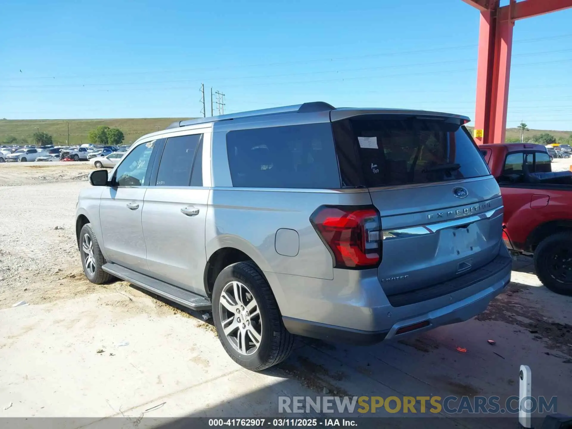 3 Photograph of a damaged car 1FMJK1KT8NEA27089 FORD EXPEDITION 2022