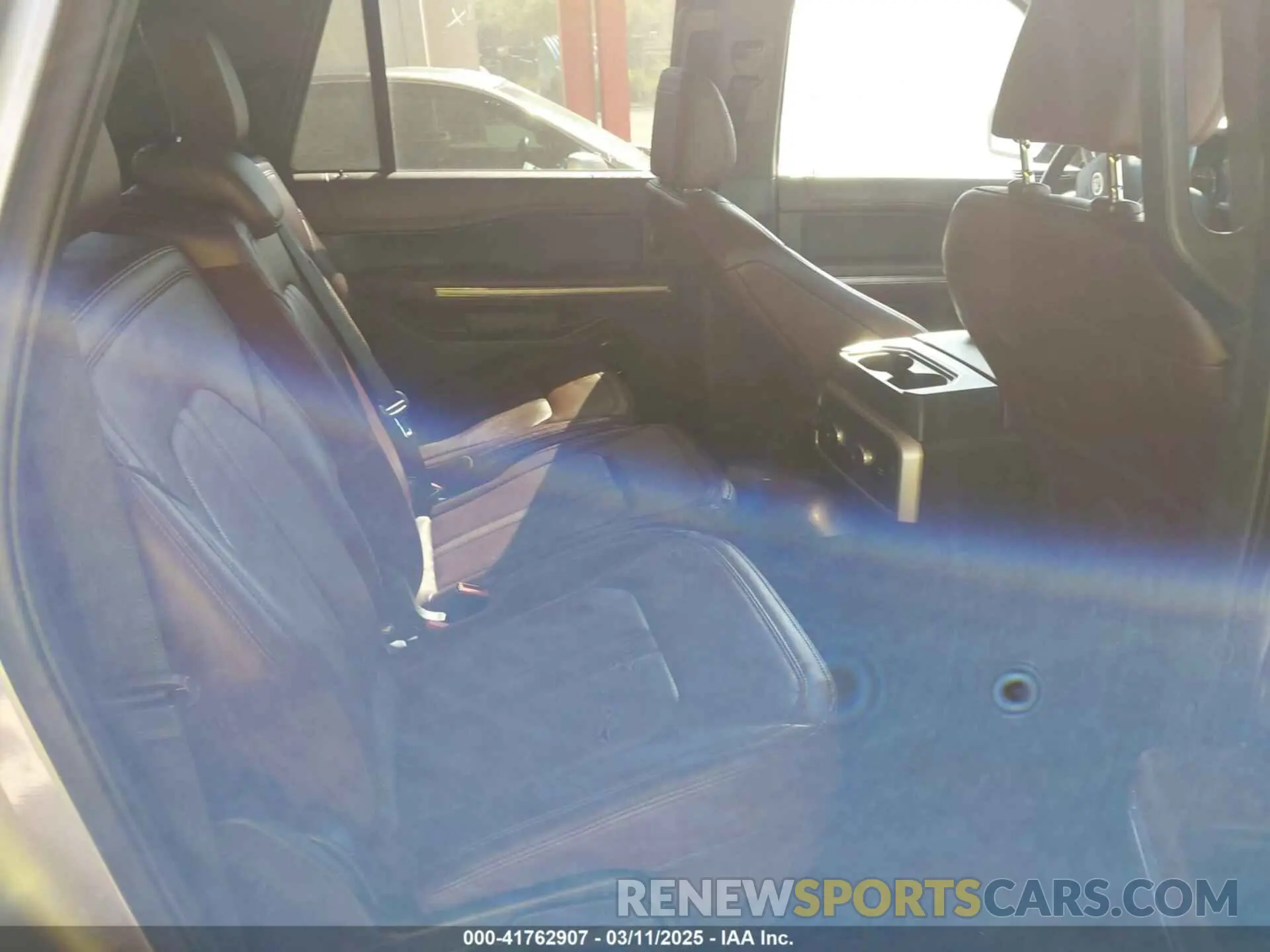 8 Photograph of a damaged car 1FMJK1KT8NEA27089 FORD EXPEDITION 2022