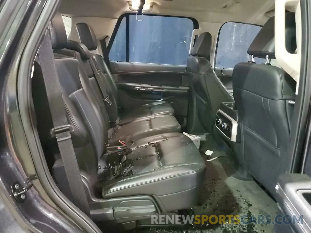 11 Photograph of a damaged car 1FMJU1JT0NEA34369 FORD EXPEDITION 2022