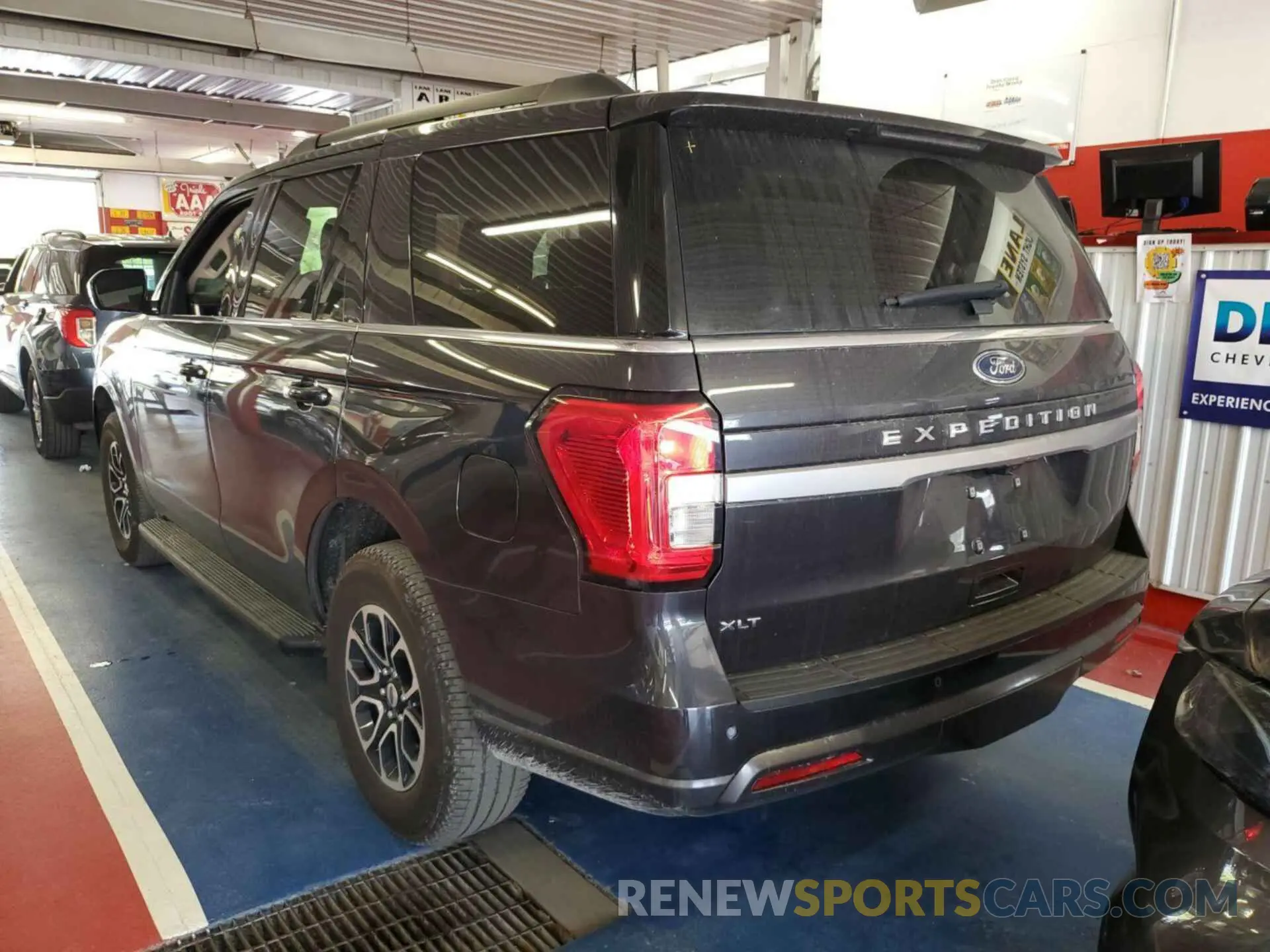 16 Photograph of a damaged car 1FMJU1JT4NEA20653 FORD EXPEDITION 2022
