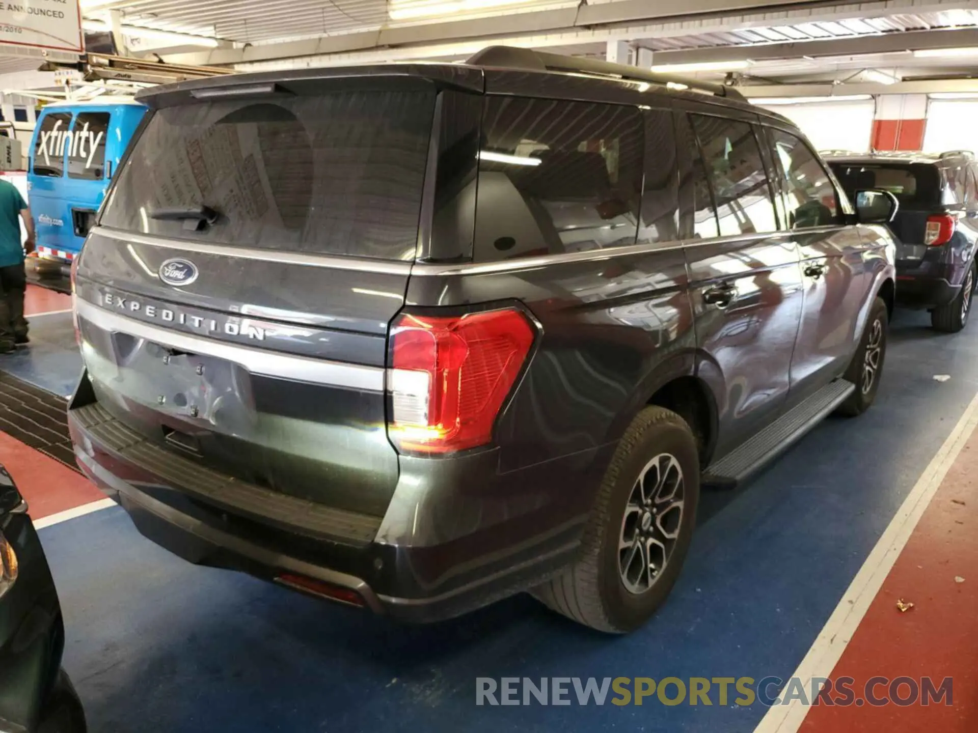 8 Photograph of a damaged car 1FMJU1JT4NEA20653 FORD EXPEDITION 2022