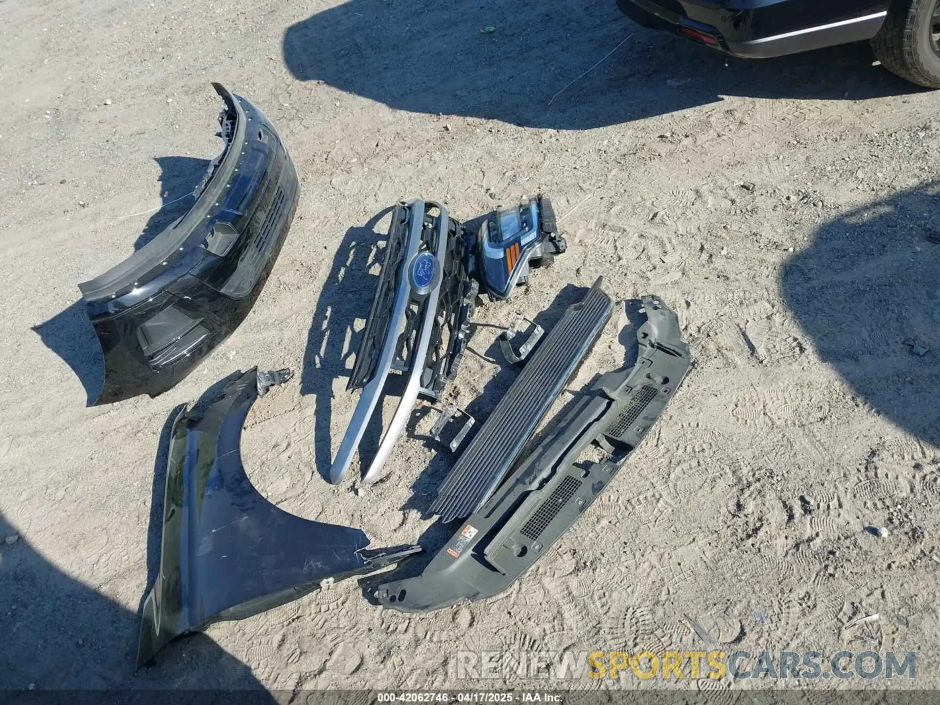 12 Photograph of a damaged car 1FMJU1JT7NEA28536 FORD EXPEDITION 2022