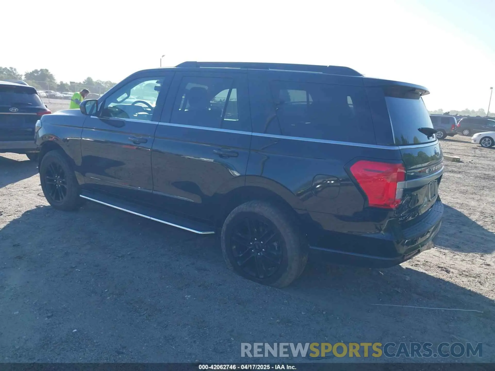 3 Photograph of a damaged car 1FMJU1JT7NEA28536 FORD EXPEDITION 2022