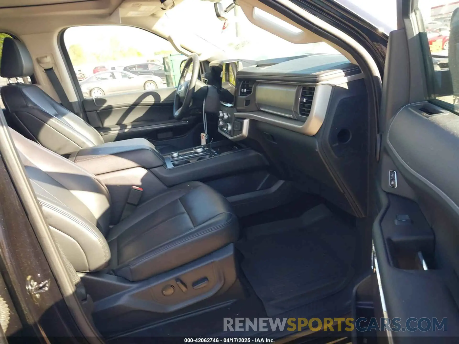5 Photograph of a damaged car 1FMJU1JT7NEA28536 FORD EXPEDITION 2022