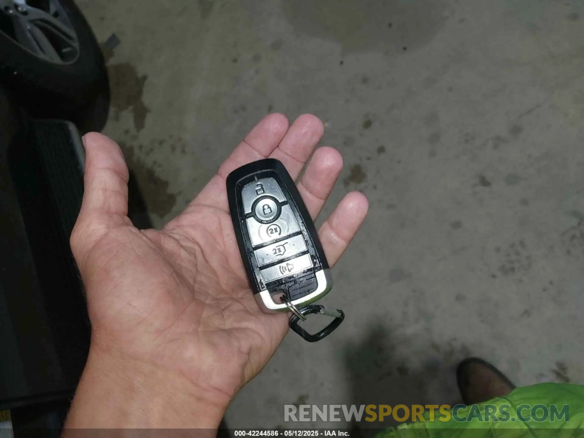11 Photograph of a damaged car 1FMJU1JT7NEA55056 FORD EXPEDITION 2022