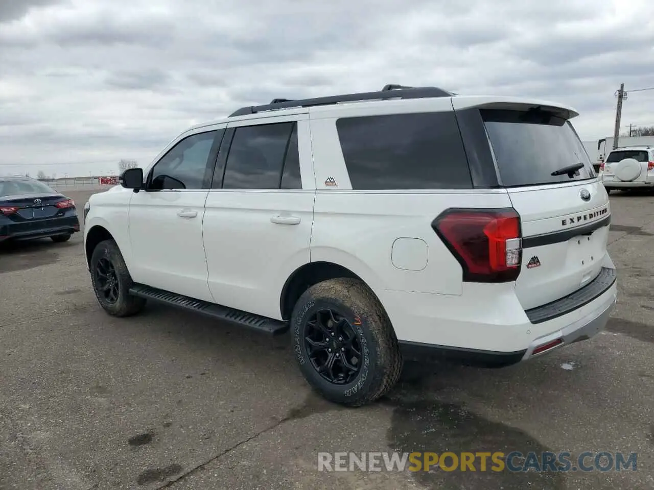 2 Photograph of a damaged car 1FMJU1RT2NEA36743 FORD EXPEDITION 2022