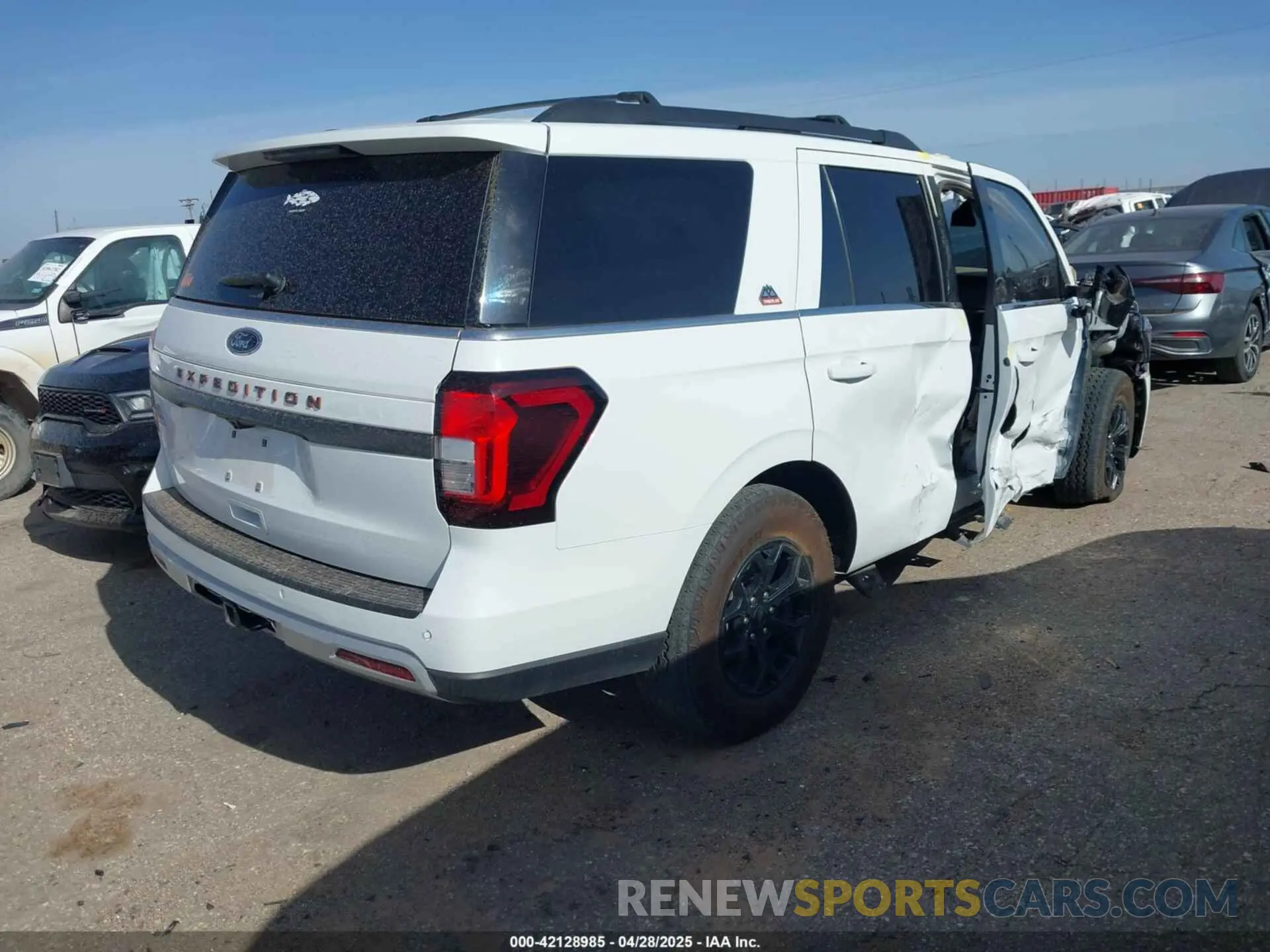 4 Фотография поврежденного автомобиля 1FMJU1RG7PEA18082 FORD EXPEDITION 2023
