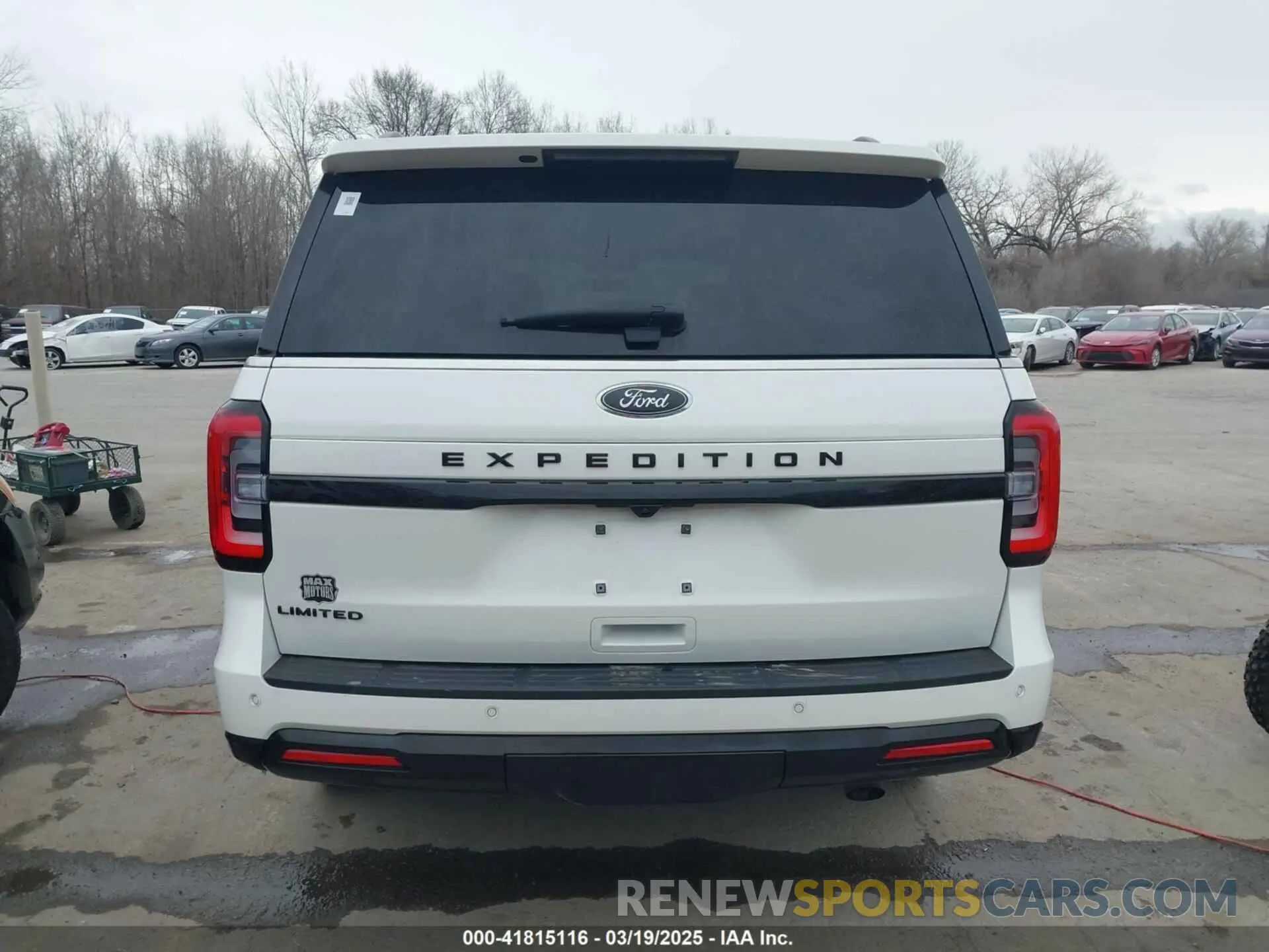 17 Photograph of a damaged car 1FMJU2A8XPEA34223 FORD EXPEDITION 2023