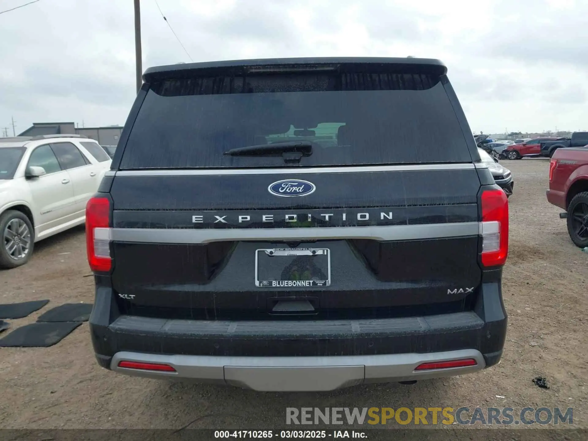 17 Photograph of a damaged car 1FMJK1H83REA78007 FORD EXPEDITION 2024